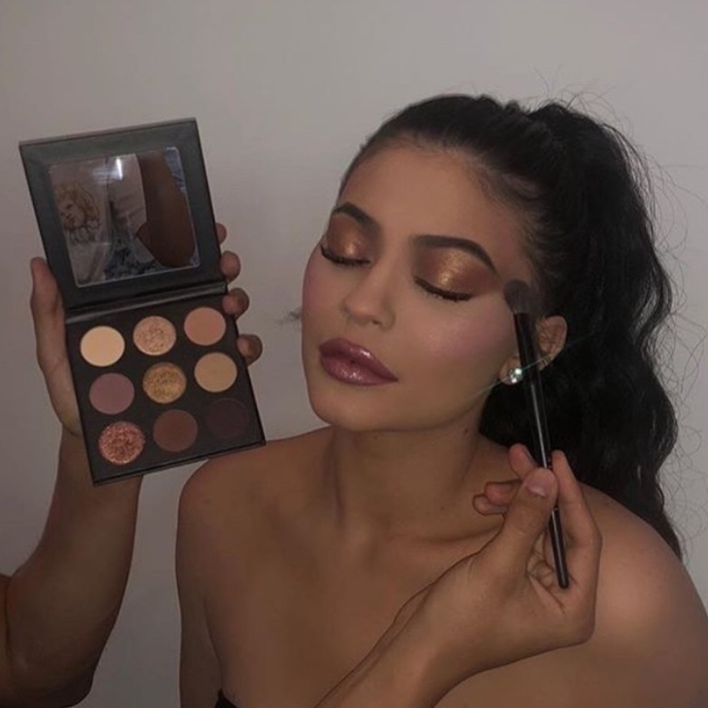 🎉HP🎉 Kylie The Sorta Sweet Eyeshadow Palette - Picture 12 of 13